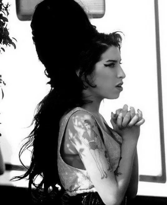 How to Do the Amy Winehouse Hairstyle photo 0